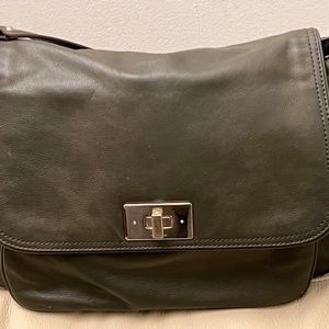 •	Authentic Kate Spade Dark Green Flap Top Turnlock Shoulder Strap Satchel